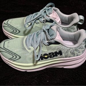 A pair of unisex athletic shoes says US 5.5 NWOT